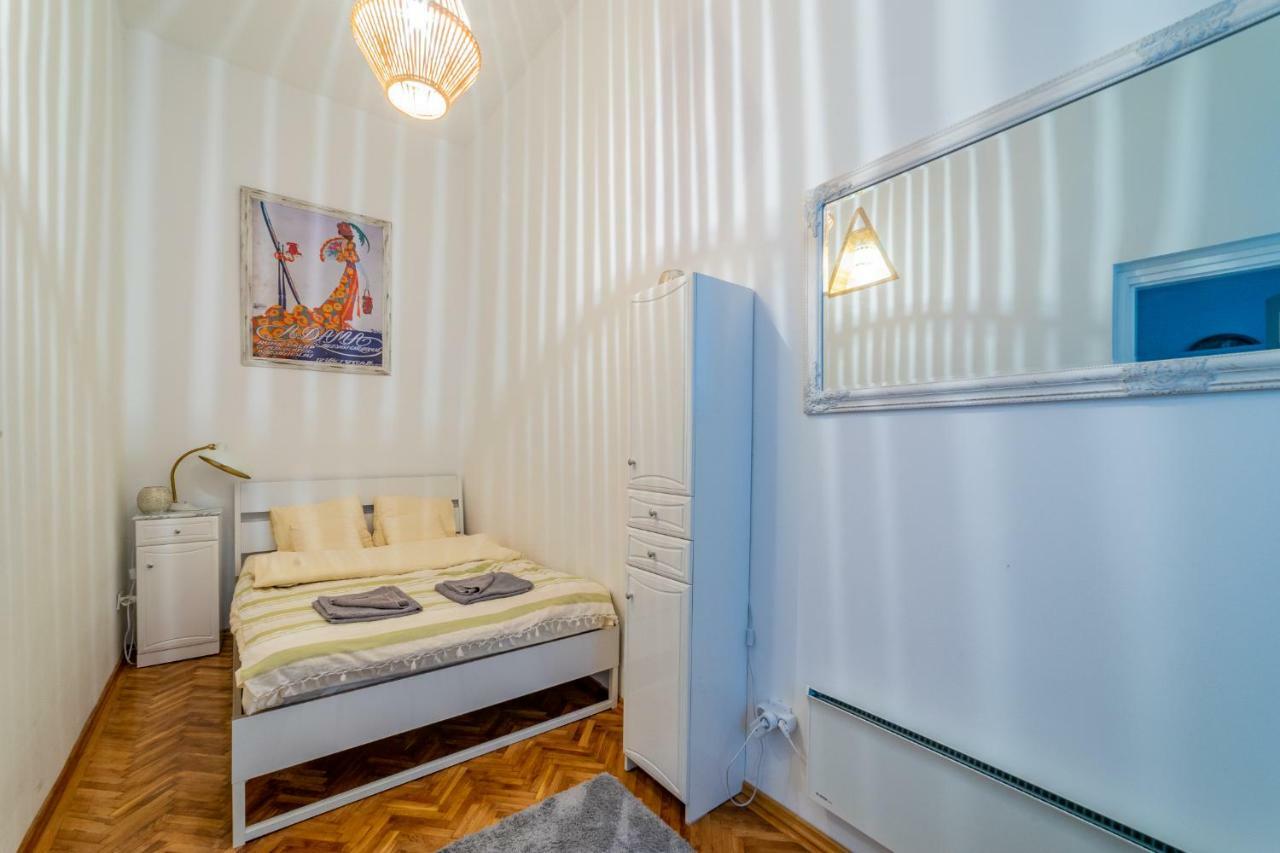 Apartment Gabi's Broadway Nest @ Nagymezo Str *