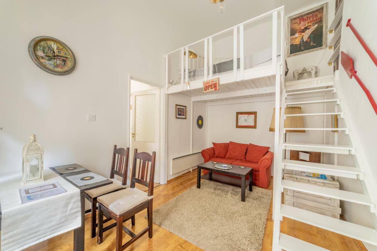 Gabi's Broadway Nest @ Nagymezo Str Apartment