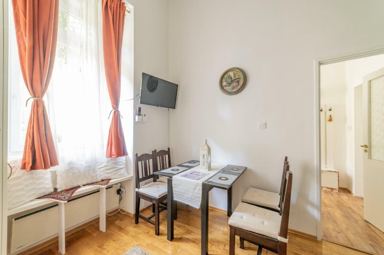 Gabi's Broadway Nest @ Nagymezo Str Apartment