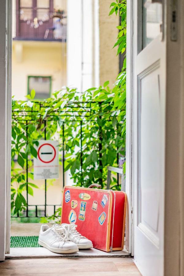 Gabi's Broadway Nest @ Nagymezo Str Apartment *