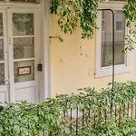 Gabi\'s Central Broadway Nest @ Nagymező str